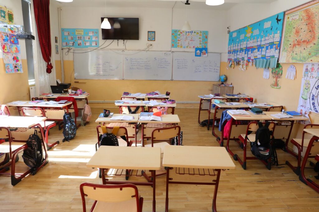 A fost semnat contractul pentru reabilitarea Școlii Gimnaziale nr. 10 Mihail Koiciu” 2 A fost semnat contractul pentru reabilitarea Școlii Gimnaziale nr. 10 Mihail Koiciu” 1 4 5