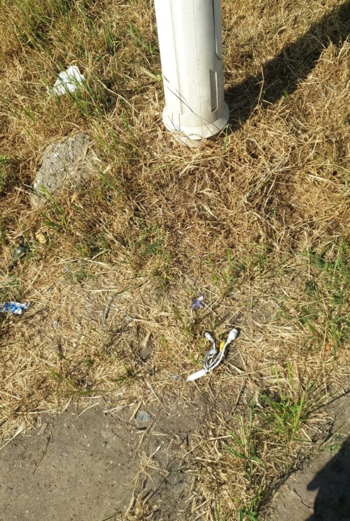 FOTO VIDEO Doi minori care au vandalizat trei camere de supraveghere au fost identificați de polițiștii locali 5 FOTO VIDEO Doi minori care au vandalizat trei camere de supraveghere au fost identificați de polițiștii locali 1 5