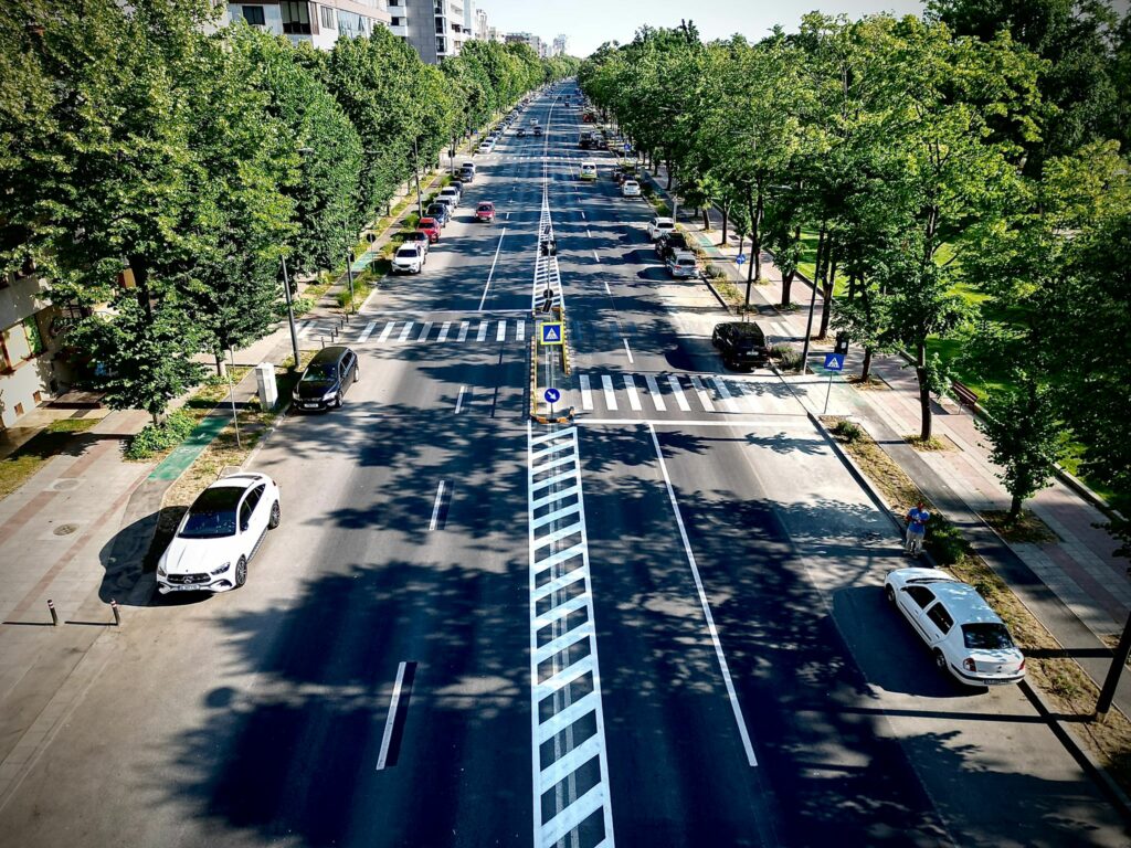 FOTO O nouă trecere de pietoni cu scuar a fost amenajată pe bulevardul Alexandru Lăpușneanu 7 FOTO O nouă trecere de pietoni cu scuar a fost amenajată pe bulevardul Alexandru Lăpușneanu 1 6 2