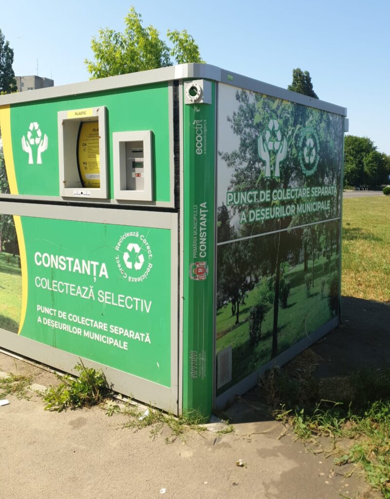FOTO VIDEO Doi minori care au vandalizat trei camere de supraveghere au fost identificați de polițiștii locali 8 FOTO VIDEO Doi minori care au vandalizat trei camere de supraveghere au fost identificați de polițiștii locali 1 8