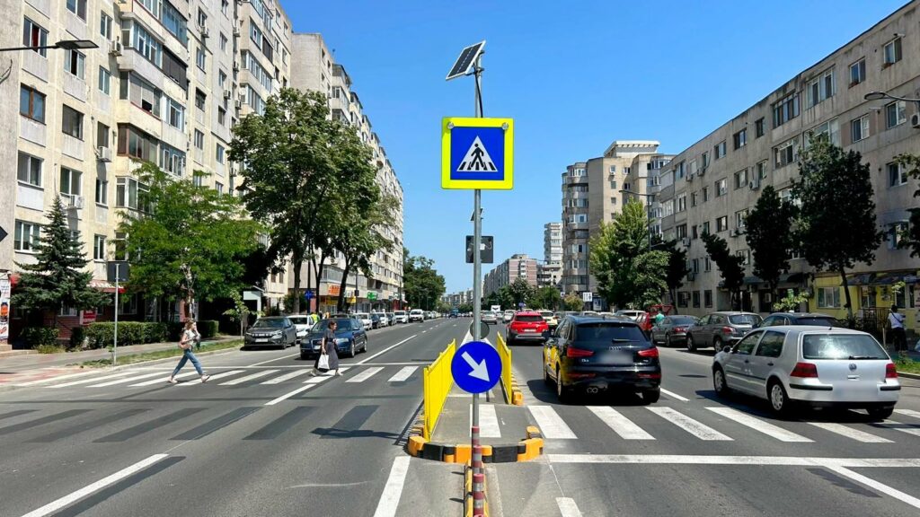 A fost amenajat un scuar median la trecerea de pietoni de pe bulevardul 1 Decembrie 2 A fost amenajat un scuar median la trecerea de pietoni de pe bulevardul 1 Decembrie 1 9 2