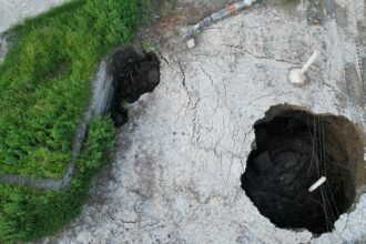 Planșeul de la salina Praid s-ar putea prăbuși complet. Zeci de case din apropiere au fost evacuate 1748841525529558b7