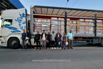 Nouă cetățeni străini au fost depistați de polițiștii de frontieră într-o semiremorcă 1749891334169 638 S4