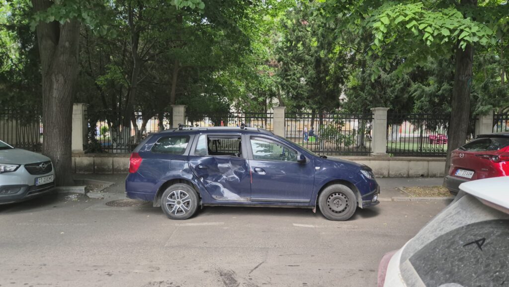 FOTO VIDEO Accident cu trei mașini implicate pe strada Răscoalei din Constanța 4 FOTO VIDEO Accident cu trei mașini implicate pe strada Răscoalei din Constanța 180dcd67 c39c 4a7b a695 5b47ab990124
