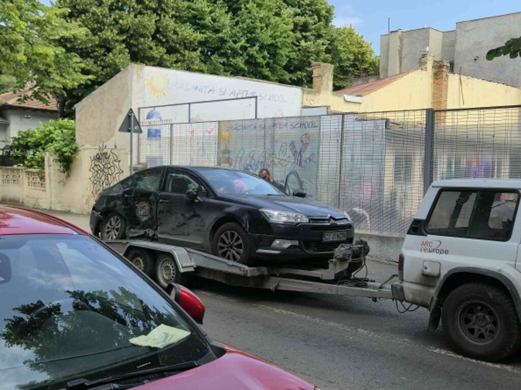 FOTO VIDEO Accident cu CINCI mașini implicate, la intersecția dintre străzile Răscoalei și Decebal 18f1ba45 57f0 4194 8a25 2477ddfaf00b