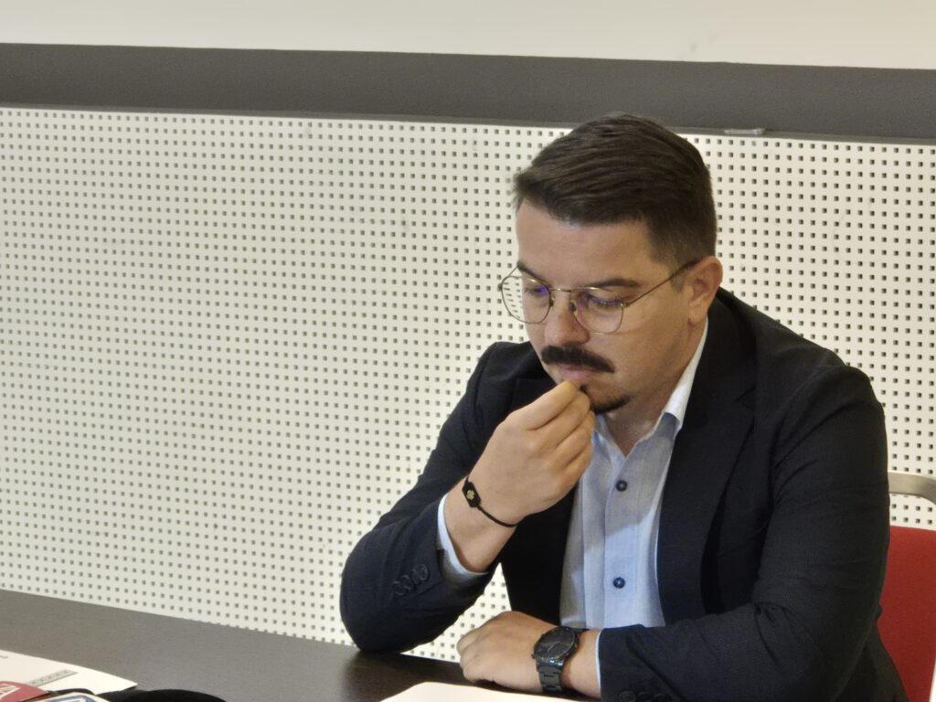 FOTO VIDEO Replica lui Andrei Talpeș, fostul director al CSM Constanța, la acuzațiile aduse de primarul Chițac și actuala conducere: „Ochiuleț a avut venituri din pariuri sportive” 6 FOTO VIDEO Replica lui Andrei Talpeș, fostul director al CSM Constanța, la acuzațiile aduse de primarul Chițac și actuala conducere: „Ochiuleț a avut venituri din pariuri sportive” 192bd8e7 cb40 42ae 8021 d03ca9ba4d90