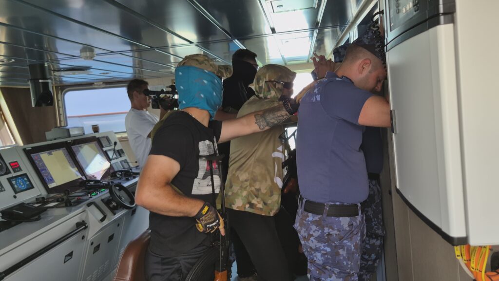 FOTO VIDEO Forțele Navale Române, spectacol în Marea Neagră: exercițiu anti-terorist impresionant UPDATE 4 FOTO VIDEO Forțele Navale Române, spectacol în Marea Neagră: exercițiu anti-terorist impresionant UPDATE 20250618 105920
