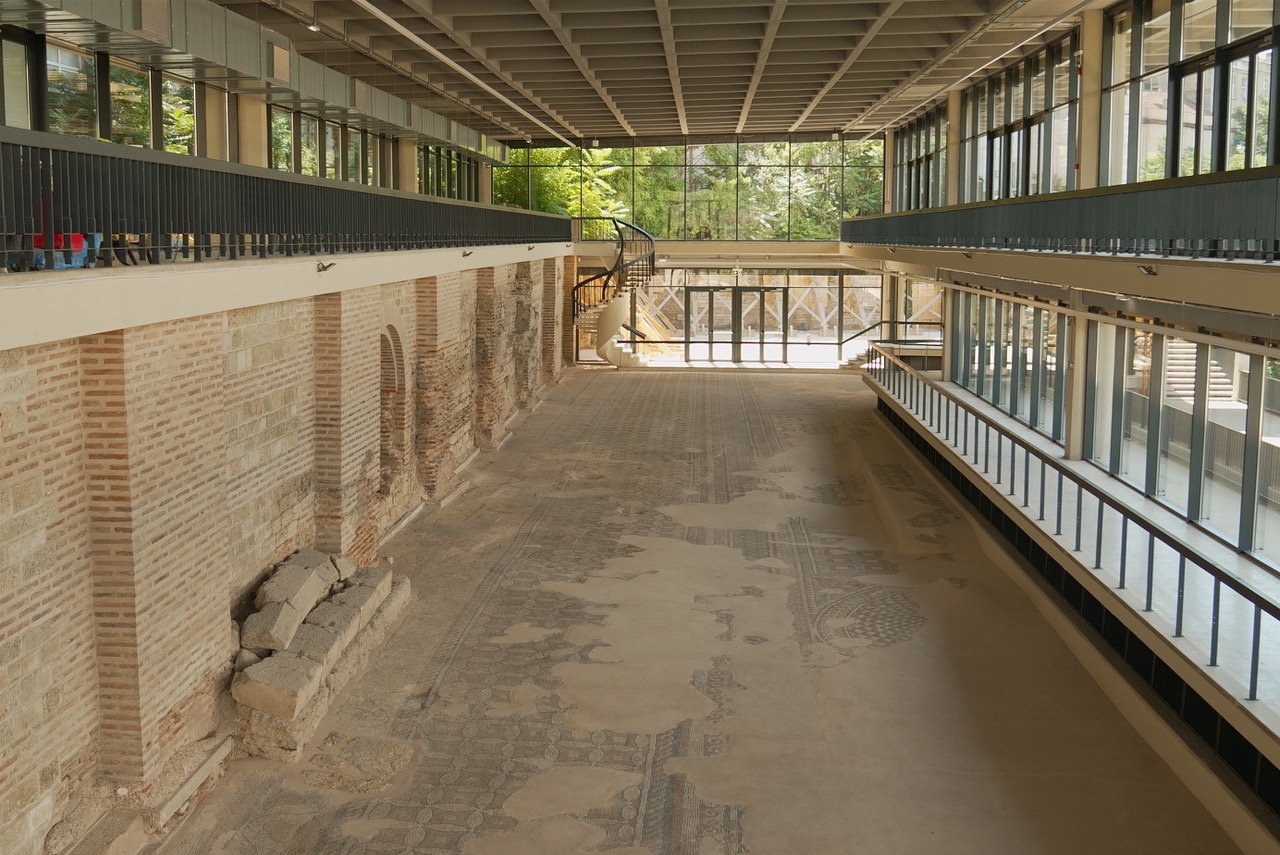 FOTO Edificiul roman cu mozaic își redeschide porțile / Expoziție în aer liber: „File de istorie tomitană” 2143