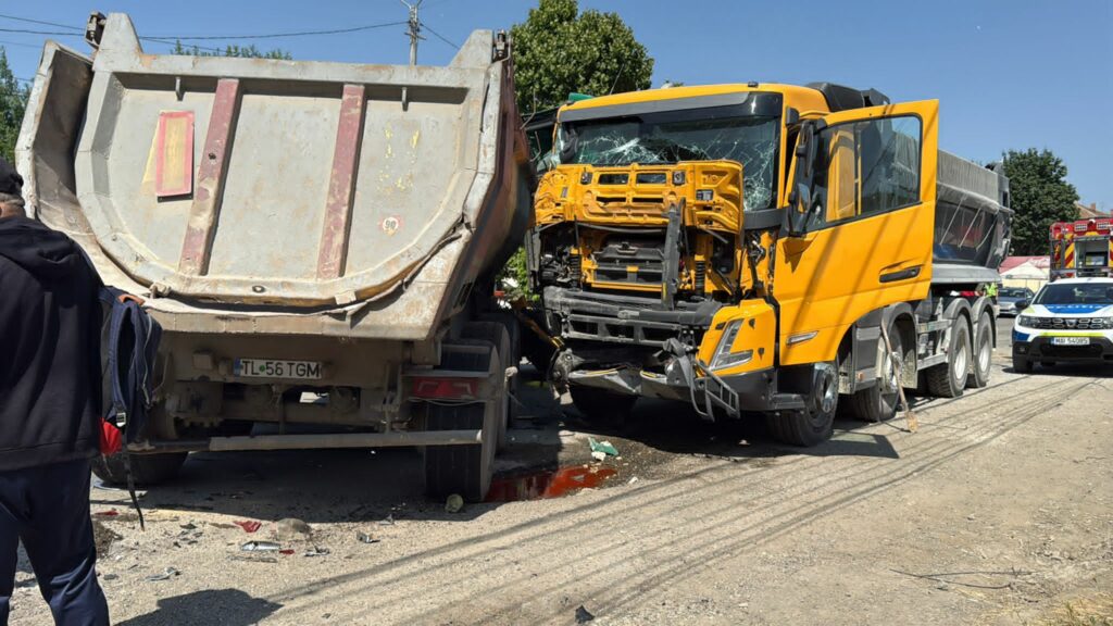 FOTO VIDEO Accident GRAV între DOUĂ camioane și CINCI mașini printre care una de la MAI, în Mihail Kogălniceanu/ A intervenit elicopterul SMURD UPDATE 2 FOTO VIDEO Accident GRAV între DOUĂ camioane și CINCI mașini printre care una de la MAI, în Mihail Kogălniceanu/ A intervenit elicopterul SMURD UPDATE 2dc2e3fe 19ae 46ce 977f d2c3b6f109c6