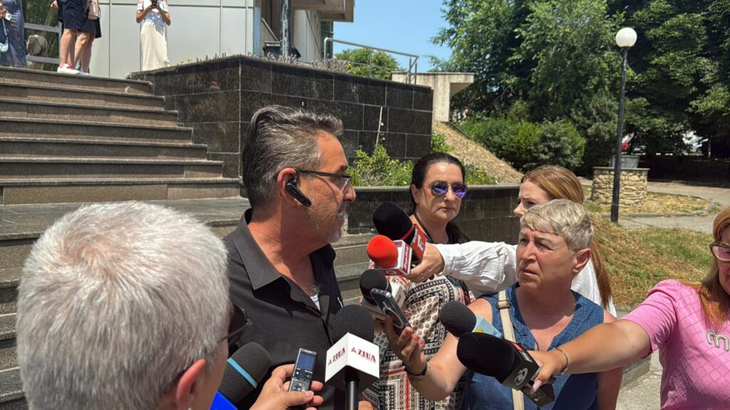 FOTO VIDEO Părinții victimelor lui Vlad Pascu, declarații la ULTIMUL TERMEN în dosarul Vlad Pascu: „Să-și vadă de treaba lui” 3 FOTO VIDEO Părinții victimelor lui Vlad Pascu, declarații la ULTIMUL TERMEN în dosarul Vlad Pascu: „Să-și vadă de treaba lui” 3438f81d 6348 4642 accd 093c6f9de9fe