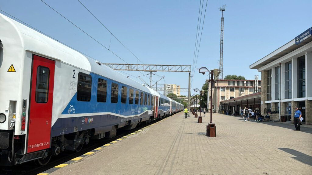 FOTO VIDEO Directorul CFR Călători a venit cu Trenul Soarelui la Constanța/ A fost lansat programul estival UPDATE 19 FOTO VIDEO Directorul CFR Călători a venit cu Trenul Soarelui la Constanța/ A fost lansat programul estival UPDATE 392fd962 9b26 4f14 bb94 f913d02cad56