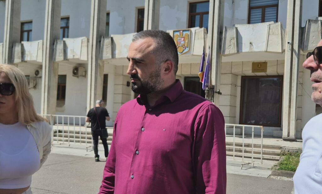 FOTO VIDEO Protest al micilor comercianți, în fața Prefecturii Constanța/ Acuză abuzuri ANPC și discriminare legislativă 8 FOTO VIDEO Protest al micilor comercianți, în fața Prefecturii Constanța/ Acuză abuzuri ANPC și discriminare legislativă 396d7bb8 e24c 4872 9911 8482df0dfbbd