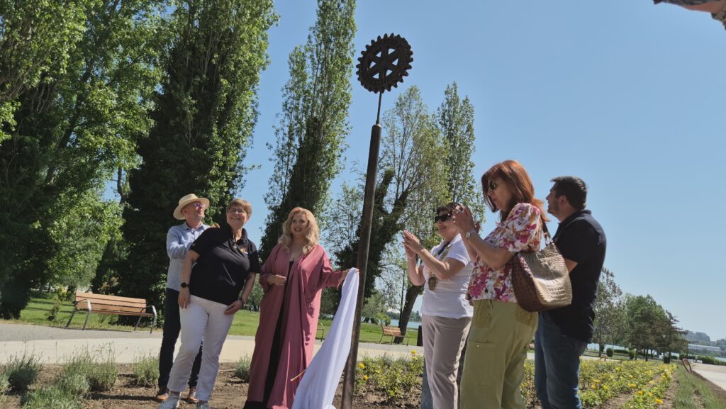 FOTO VIDEO Clubul Rotary Cetatea Tomis și Clubul Rotary Pontus Euxin dezvelesc totemului Rotary și instalează Simbolului Păcii 6 FOTO VIDEO Clubul Rotary Cetatea Tomis și Clubul Rotary Pontus Euxin dezvelesc totemului Rotary și instalează Simbolului Păcii 3bb2a1c1 c542 45ff aef9 5276d152eafd