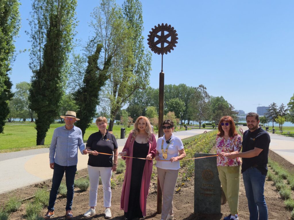 FOTO VIDEO Clubul Rotary Cetatea Tomis și Clubul Rotary Pontus Euxin dezvelesc totemului Rotary și instalează Simbolului Păcii 7 FOTO VIDEO Clubul Rotary Cetatea Tomis și Clubul Rotary Pontus Euxin dezvelesc totemului Rotary și instalează Simbolului Păcii 3d4b5efe 1b14 4e7a aa81 4b69f907f53e