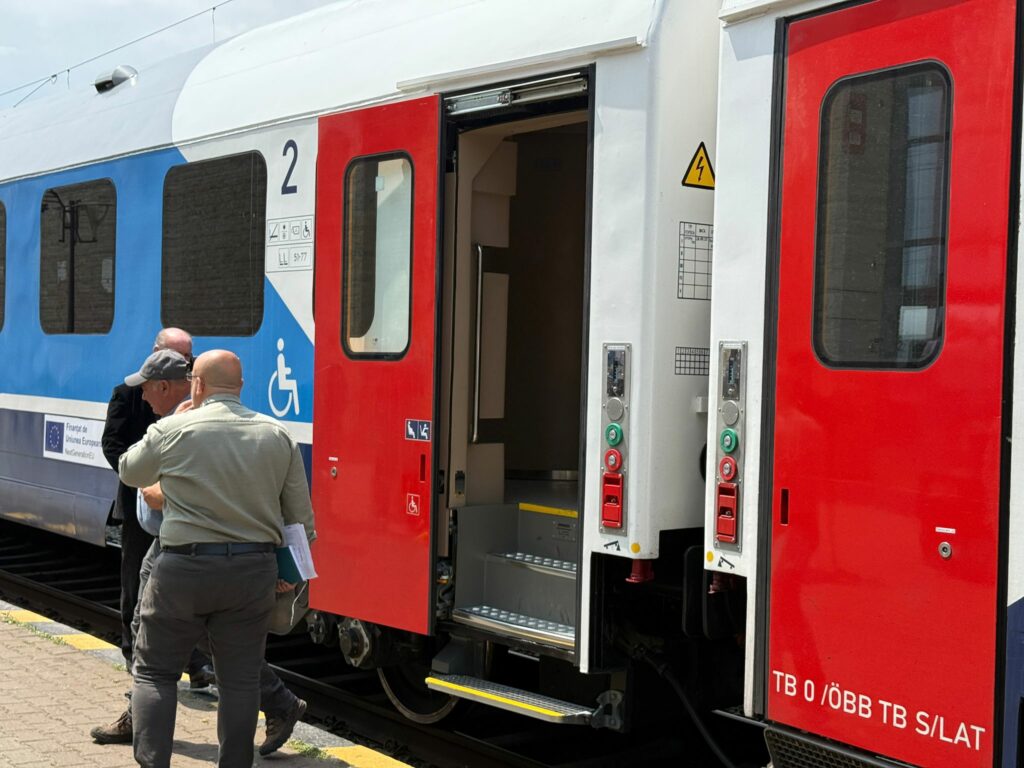 FOTO VIDEO Directorul CFR Călători a venit cu Trenul Soarelui la Constanța/ A fost lansat programul estival UPDATE 21 FOTO VIDEO Directorul CFR Călători a venit cu Trenul Soarelui la Constanța/ A fost lansat programul estival UPDATE 400df197 38ee 4f7e b337 33fbc3245f77