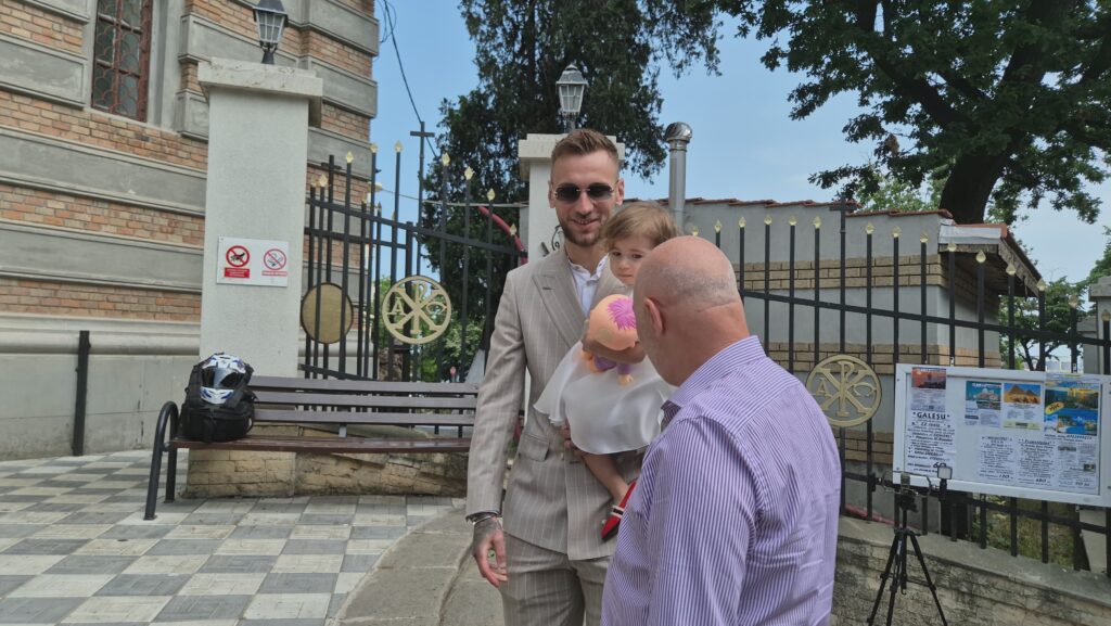 FOTO VIDEO Celebrul fotbalist Florinel Coman se căsătorește la Catedrala din Constanța/ ÎPS Teodosie oficiază ceremonia/ Este prezent și Gigi Becali UPDATE 14 FOTO VIDEO Celebrul fotbalist Florinel Coman se căsătorește la Catedrala din Constanța/ ÎPS Teodosie oficiază ceremonia/ Este prezent și Gigi Becali UPDATE 427c2723 f9e6 4de5 8062 82ae04aa35f4