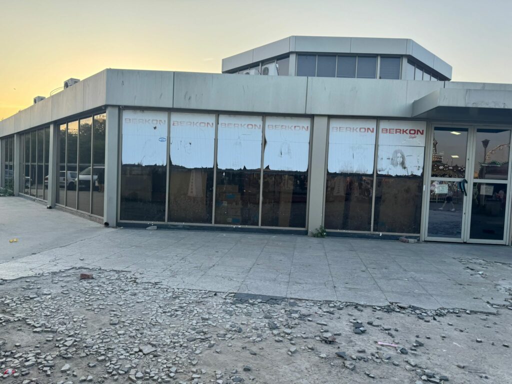 FOTO-VIDEO La final de iunie, Satul de Vacanță din Mamaia îi întâmpină pe turiști cu gropi și lacăte pe uși 12 FOTO-VIDEO La final de iunie, Satul de Vacanță din Mamaia îi întâmpină pe turiști cu gropi și lacăte pe uși 43259c53 7bce 4d5e 817f aa483dc5aec2