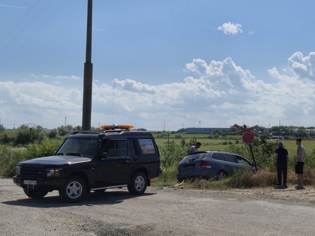 FOTO VIDEO Accident feroviar! O mașină a fost lovită de tren, în Tomis Plus 5 FOTO VIDEO Accident feroviar! O mașină a fost lovită de tren, în Tomis Plus 456c6ffb 261e 4664 b671 d9ef45d1a0bb
