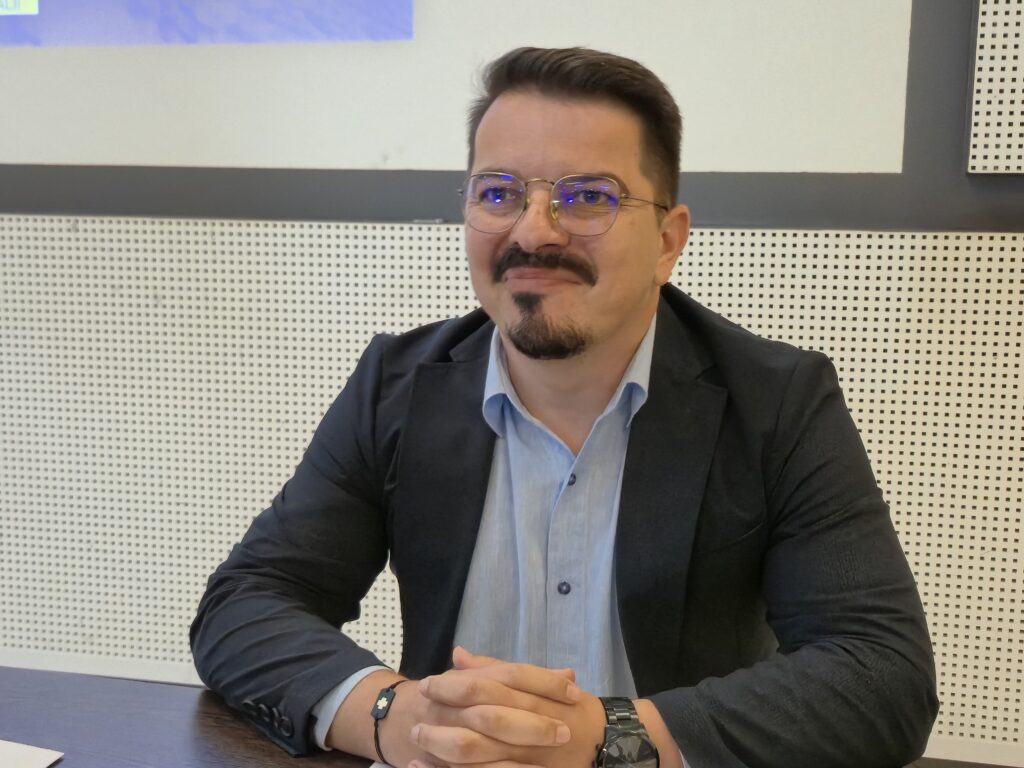 FOTO VIDEO Replica lui Andrei Talpeș, fostul director al CSM Constanța, la acuzațiile aduse de primarul Chițac și actuala conducere: „Ochiuleț a avut venituri din pariuri sportive” 4 FOTO VIDEO Replica lui Andrei Talpeș, fostul director al CSM Constanța, la acuzațiile aduse de primarul Chițac și actuala conducere: „Ochiuleț a avut venituri din pariuri sportive” 484e3a5a f766 4f4b 92f6 4f5088d99b15