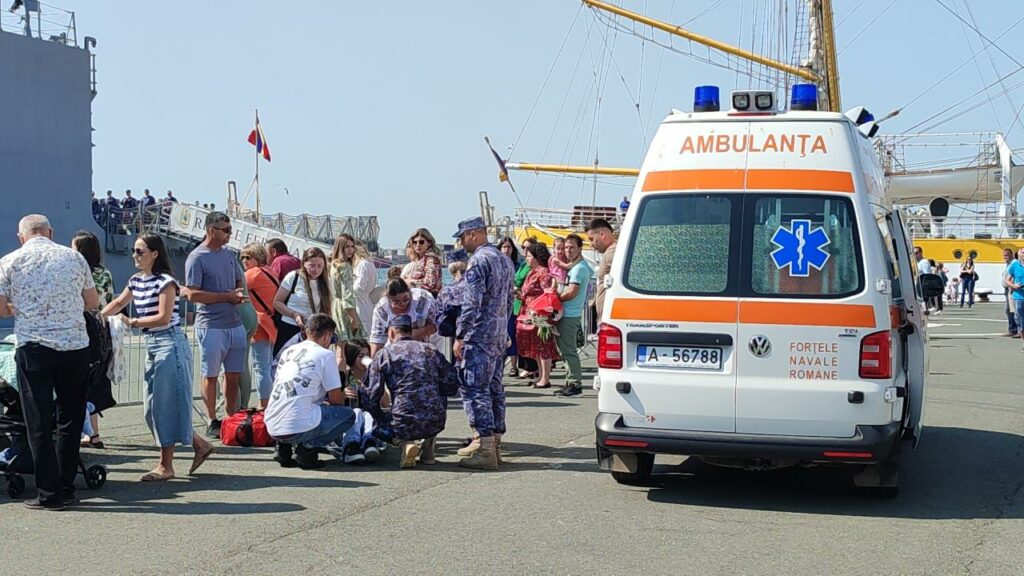 FOTO VIDEO Incident la ceremonia de revenire a Fregatei „Regele Ferdinand”: O tânără a avut nevoie de intervenția medicilor 6 FOTO VIDEO Incident la ceremonia de revenire a Fregatei „Regele Ferdinand”: O tânără a avut nevoie de intervenția medicilor 494689612 3270758036411096 5400471449488345233 n