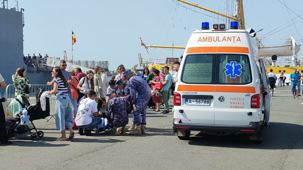 FOTO VIDEO Incident la ceremonia de revenire a Fregatei „Regele Ferdinand”: O tânără a avut nevoie de intervenția medicilor 3 FOTO VIDEO Incident la ceremonia de revenire a Fregatei „Regele Ferdinand”: O tânără a avut nevoie de intervenția medicilor 495075869 1246087810280486 6114897284041310063 n