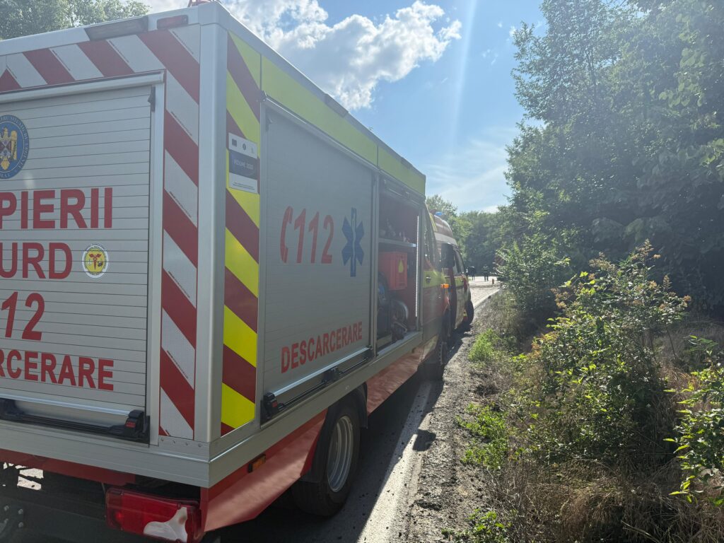 FOTO VIDEO Accident GRAV cu 8 persoane implicate în județul Tulcea / Un bărbat a DECEDAT / O mașină a fost prinsă sub un TIR 4 FOTO VIDEO Accident GRAV cu 8 persoane implicate în județul Tulcea / Un bărbat a DECEDAT / O mașină a fost prinsă sub un TIR 4ea4ba0f f5f7 47a4 bb21 8ff958ea733c