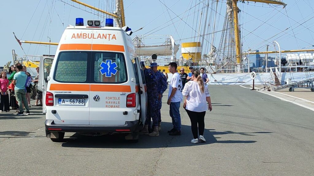 FOTO VIDEO Incident la ceremonia de revenire a Fregatei „Regele Ferdinand”: O tânără a avut nevoie de intervenția medicilor 2 FOTO VIDEO Incident la ceremonia de revenire a Fregatei „Regele Ferdinand”: O tânără a avut nevoie de intervenția medicilor 504928869 1049871170031782 5297459588398682024 n