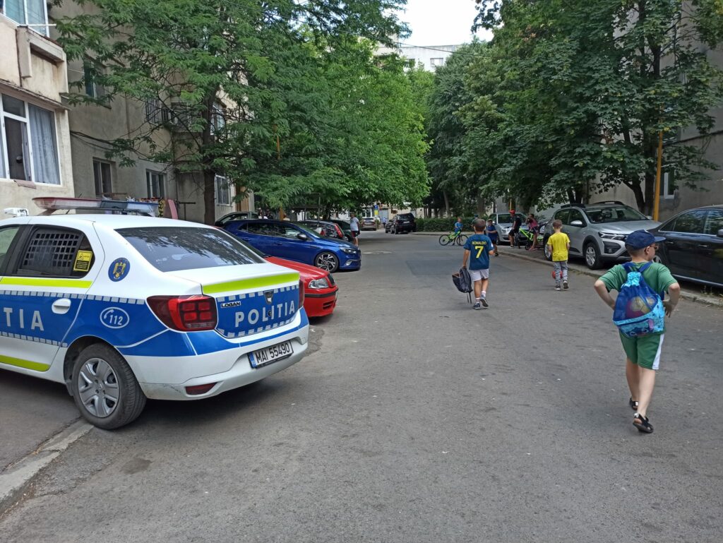 Panică în cartierul Inel II din Constanța: Un bărbat agresiv a amenințat CU MOARTEA mai mulți copii 2 Panică în cartierul Inel II din Constanța: Un bărbat agresiv a amenințat CU MOARTEA mai mulți copii 508856911 122192794472272708 4398906361491934821 n