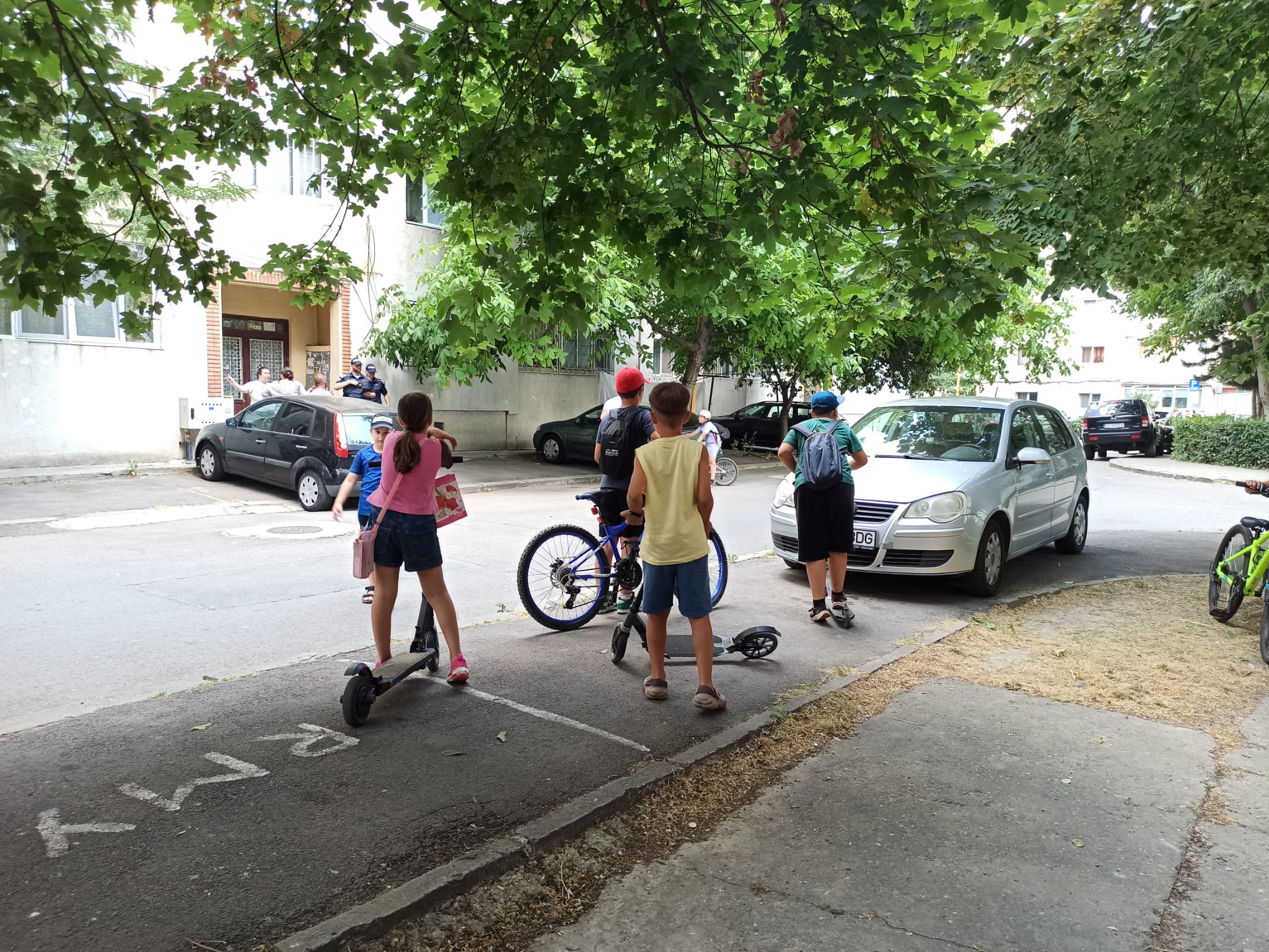 Panică în cartierul Inel II din Constanța: Un bărbat agresiv a amenințat CU MOARTEA mai mulți copii 509356795 122192794514272708 4896105679589400093 n