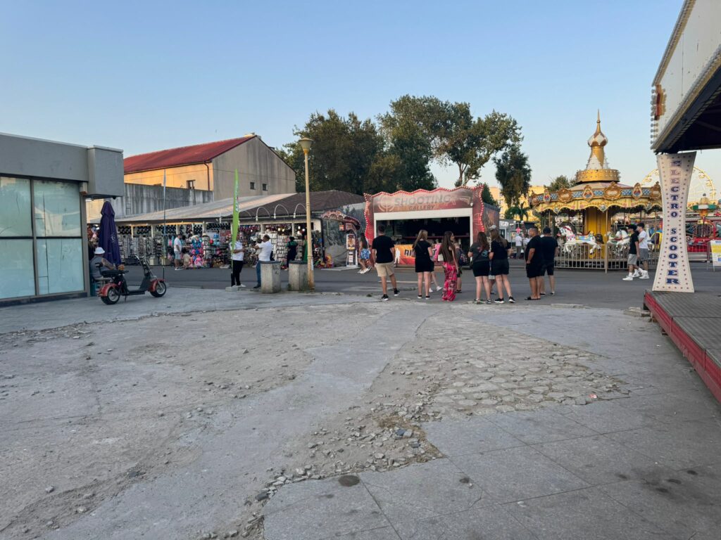 FOTO-VIDEO La final de iunie, Satul de Vacanță din Mamaia îi întâmpină pe turiști cu gropi și lacăte pe uși 11 FOTO-VIDEO La final de iunie, Satul de Vacanță din Mamaia îi întâmpină pe turiști cu gropi și lacăte pe uși 523fbc36 d0a0 4714 9bca c220410a8e7f