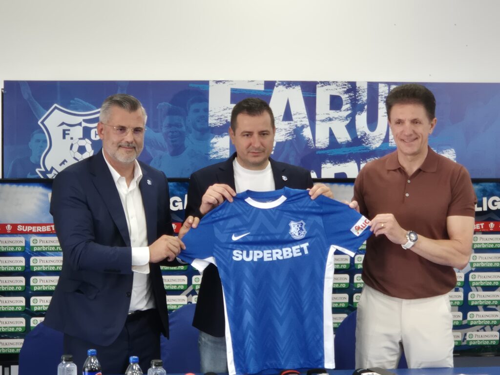 FOTO VIDEO Echipa de fotbal Farul își prezintă noul antrenor, după plecarea lui Hagi LIVE TEXT 6 FOTO VIDEO Echipa de fotbal Farul își prezintă noul antrenor, după plecarea lui Hagi LIVE TEXT 52994a31 d855 4b95 a415 4a589b158c60