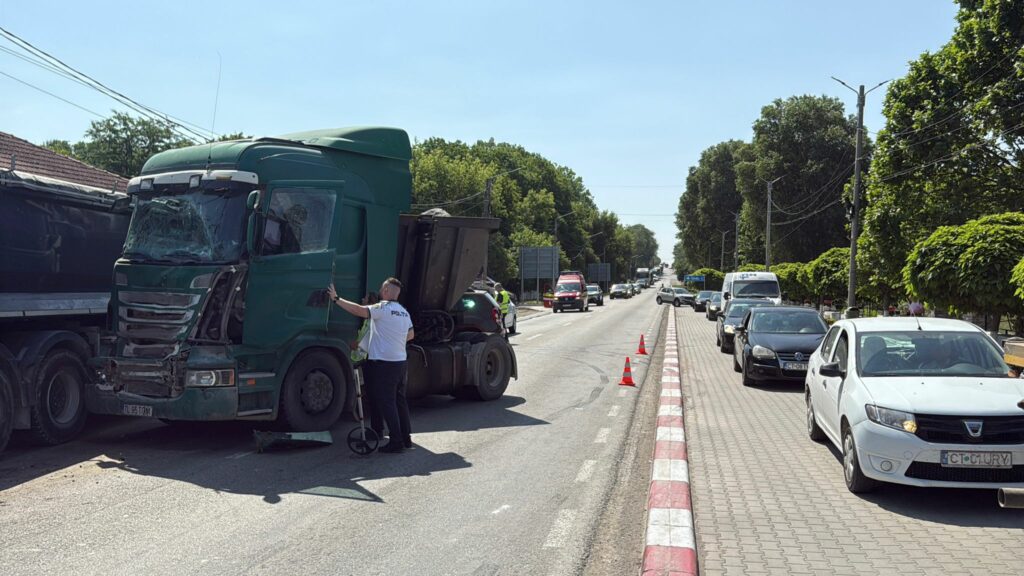 FOTO VIDEO Accident GRAV între DOUĂ camioane și CINCI mașini printre care una de la MAI, în Mihail Kogălniceanu/ A intervenit elicopterul SMURD UPDATE 19 FOTO VIDEO Accident GRAV între DOUĂ camioane și CINCI mașini printre care una de la MAI, în Mihail Kogălniceanu/ A intervenit elicopterul SMURD UPDATE 596cd934 f4c6 49b1 8c0a 5dbc228768f2