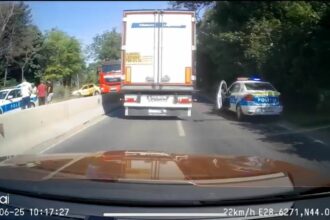 FOTO VIDEO O mașină a ieșit în afara părții carosabile, aproape de Eforie / Traficul este îngreunat 5d6691b0 6d81 406f 9a10 6071085e48f0