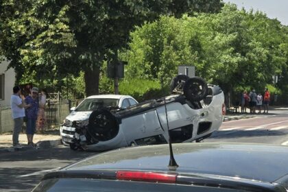 FOTO O mașină s-a răsturnat, în Eforie Sud/ Se circulă bară la bară spre sudul litoralului 5d72492f 5dd1 4f03 a6a3 59d03f567728