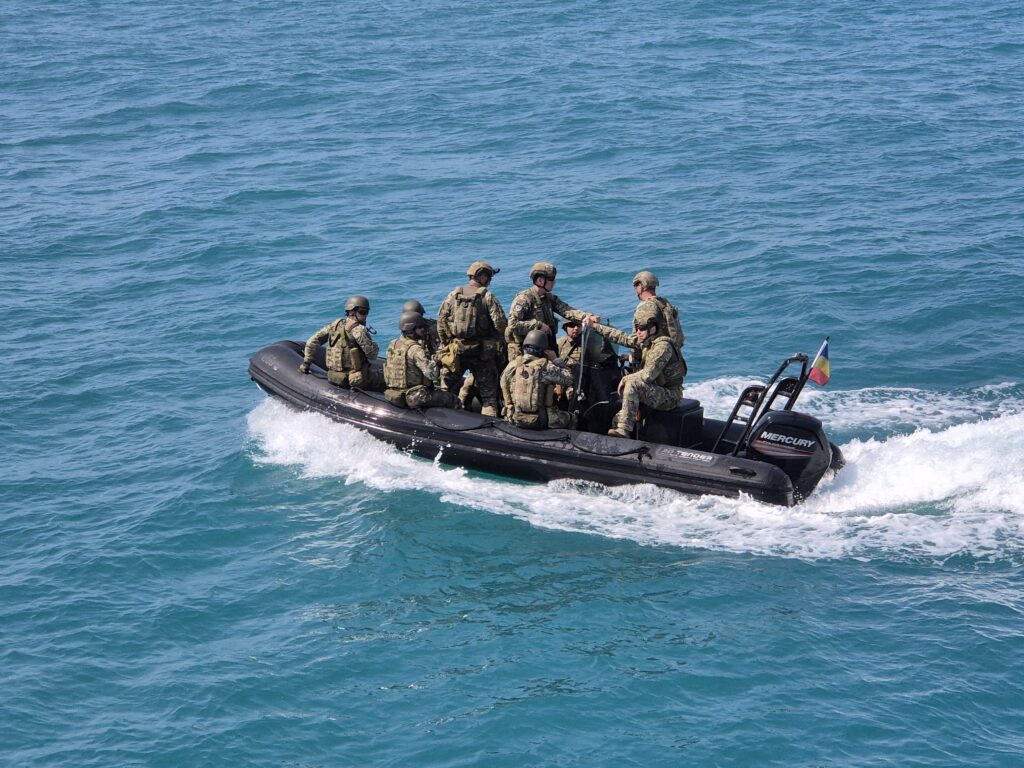 FOTO VIDEO Forțele Navale Române, simulare a unor situații de criză/ Delfinii au făcut spectacol pe mare 16 FOTO VIDEO Forțele Navale Române, simulare a unor situații de criză/ Delfinii au făcut spectacol pe mare 65b8e9fe 9db0 4524 994e 71786a892e16