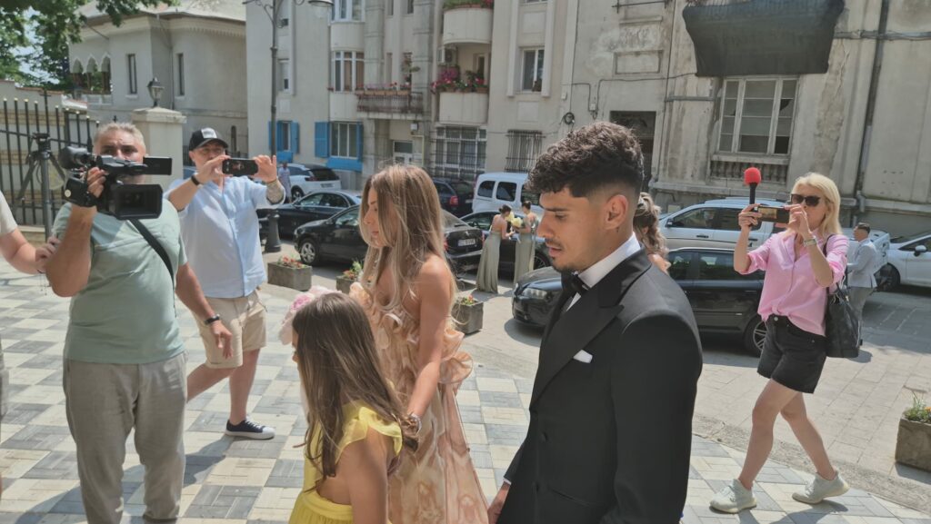 FOTO VIDEO Celebrul fotbalist Florinel Coman se căsătorește la Catedrala din Constanța/ ÎPS Teodosie oficiază ceremonia/ Este prezent și Gigi Becali UPDATE 4 FOTO VIDEO Celebrul fotbalist Florinel Coman se căsătorește la Catedrala din Constanța/ ÎPS Teodosie oficiază ceremonia/ Este prezent și Gigi Becali UPDATE 6b13b9e8 3347 43d0 b64e 78785264b478