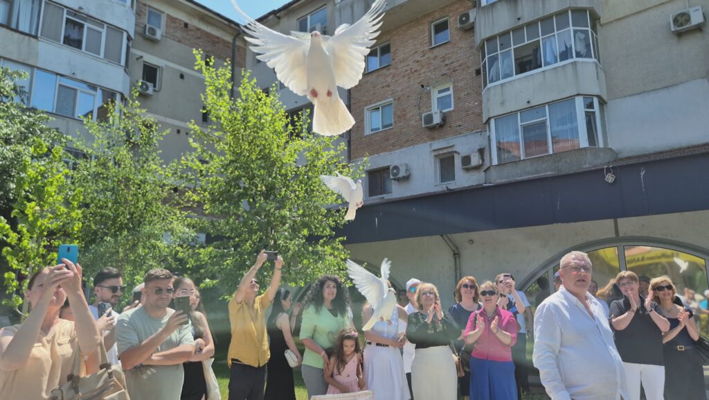 FOTO VIDEO Clubul Rotary Cetatea Tomis și Clubul Rotary Pontus Euxin dezvelesc totemului Rotary și instalează Simbolului Păcii 13 FOTO VIDEO Clubul Rotary Cetatea Tomis și Clubul Rotary Pontus Euxin dezvelesc totemului Rotary și instalează Simbolului Păcii 714e2cca 9a13 4eb3 bd8a dc9a8119d9c0