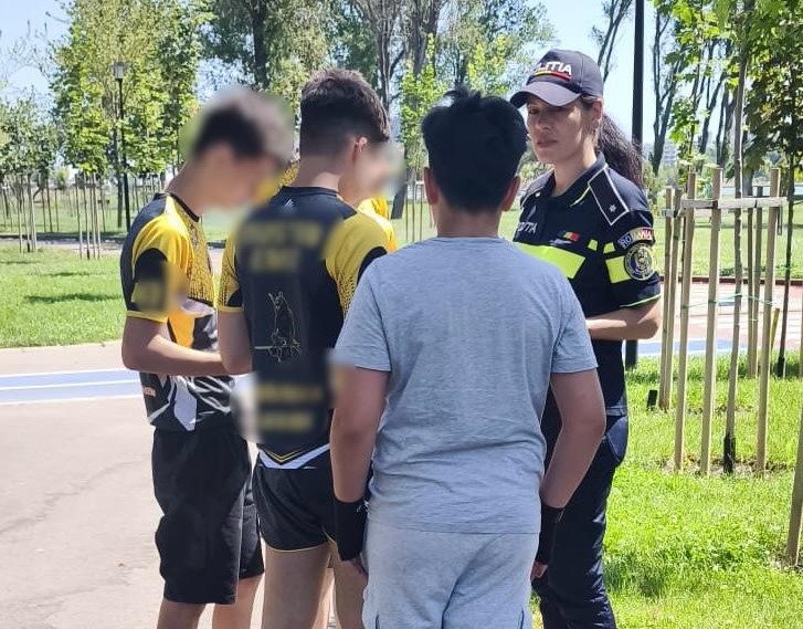 FOTO Polițiștii constănțeni au informat localnicii privind siguranța în mediul online 73f67b04 042b 49ab 9558 807d0cdf2a67