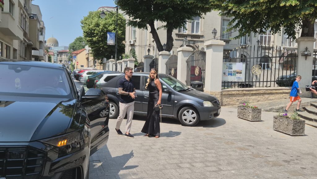 FOTO VIDEO Celebrul fotbalist Florinel Coman se căsătorește la Catedrala din Constanța/ ÎPS Teodosie oficiază ceremonia/ Este prezent și Gigi Becali UPDATE 12 FOTO VIDEO Celebrul fotbalist Florinel Coman se căsătorește la Catedrala din Constanța/ ÎPS Teodosie oficiază ceremonia/ Este prezent și Gigi Becali UPDATE 794e5b20 8e85 4bb4 819c 951fb0e7aa36