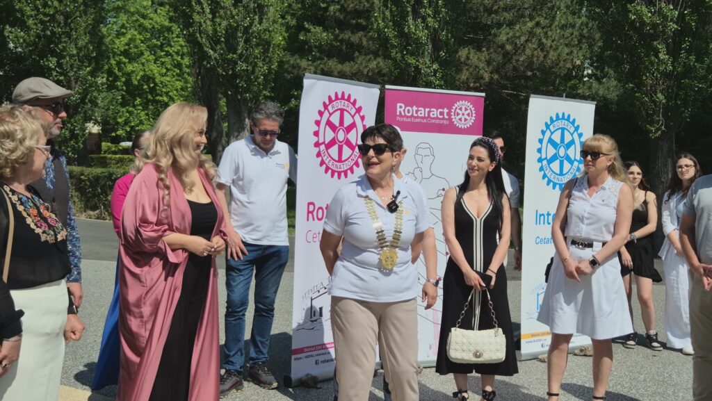 FOTO VIDEO Clubul Rotary Cetatea Tomis și Clubul Rotary Pontus Euxin dezvelesc totemului Rotary și instalează Simbolului Păcii 3 FOTO VIDEO Clubul Rotary Cetatea Tomis și Clubul Rotary Pontus Euxin dezvelesc totemului Rotary și instalează Simbolului Păcii 7b8d4cd7 7372 4152 b717 da57ab7bfef3