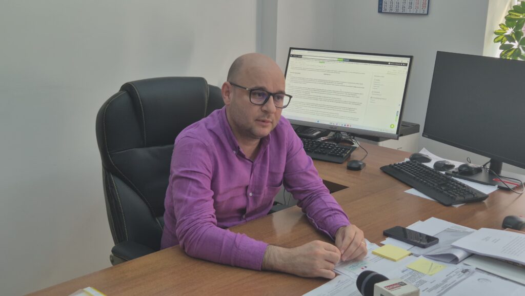 FOTO VIDEO Procurorul Viorel Teliceanu, despre deținătorul site-ului cu femei pozate pe ascuns: „Cercetările se efectuează față de autori necunoscuți” 4 FOTO VIDEO Procurorul Viorel Teliceanu, despre deținătorul site-ului cu femei pozate pe ascuns: „Cercetările se efectuează față de autori necunoscuți” 7caf9b21 c006 470d afa3 a45da15c5622 1