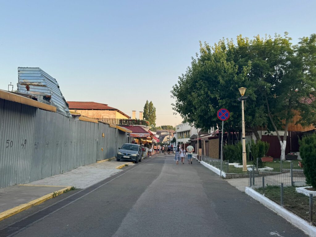 FOTO-VIDEO La final de iunie, Satul de Vacanță din Mamaia îi întâmpină pe turiști cu gropi și lacăte pe uși 9 FOTO-VIDEO La final de iunie, Satul de Vacanță din Mamaia îi întâmpină pe turiști cu gropi și lacăte pe uși 7e97a482 09e0 4bf2 9621 ae85c9313d88