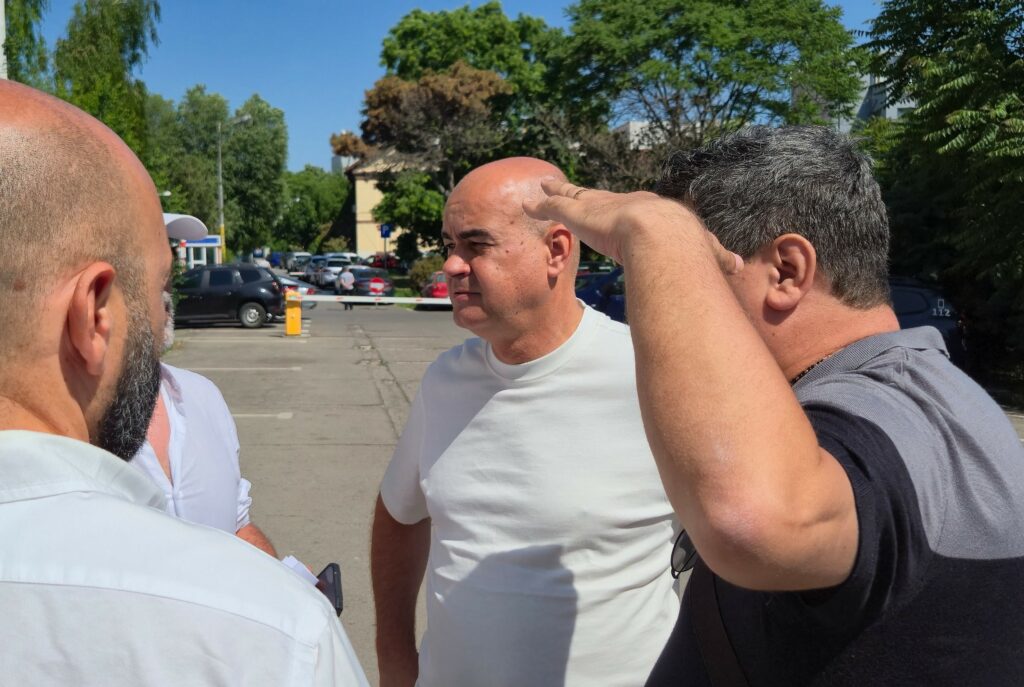 FOTO VIDEO Protest al micilor comercianți, în fața Prefecturii Constanța/ Acuză abuzuri ANPC și discriminare legislativă 9 FOTO VIDEO Protest al micilor comercianți, în fața Prefecturii Constanța/ Acuză abuzuri ANPC și discriminare legislativă 8471e3c0 09fe 4f75 9bb7 f13f8fee3d6a
