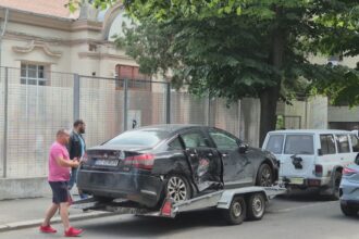 FOTO VIDEO Accident cu CINCI mașini implicate, la intersecția dintre străzile Răscoalei și Decebal 85abcf1b 9cee 4704 92bf f793c3173395
