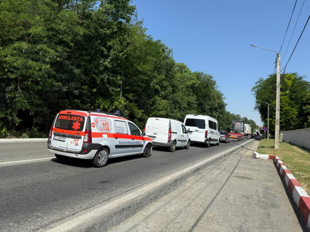 FOTO VIDEO Accident GRAV între DOUĂ camioane și CINCI mașini printre care una de la MAI, în Mihail Kogălniceanu/ A intervenit elicopterul SMURD UPDATE 12 FOTO VIDEO Accident GRAV între DOUĂ camioane și CINCI mașini printre care una de la MAI, în Mihail Kogălniceanu/ A intervenit elicopterul SMURD UPDATE 875b9db7 fb96 4742 bb38 869d234f011a