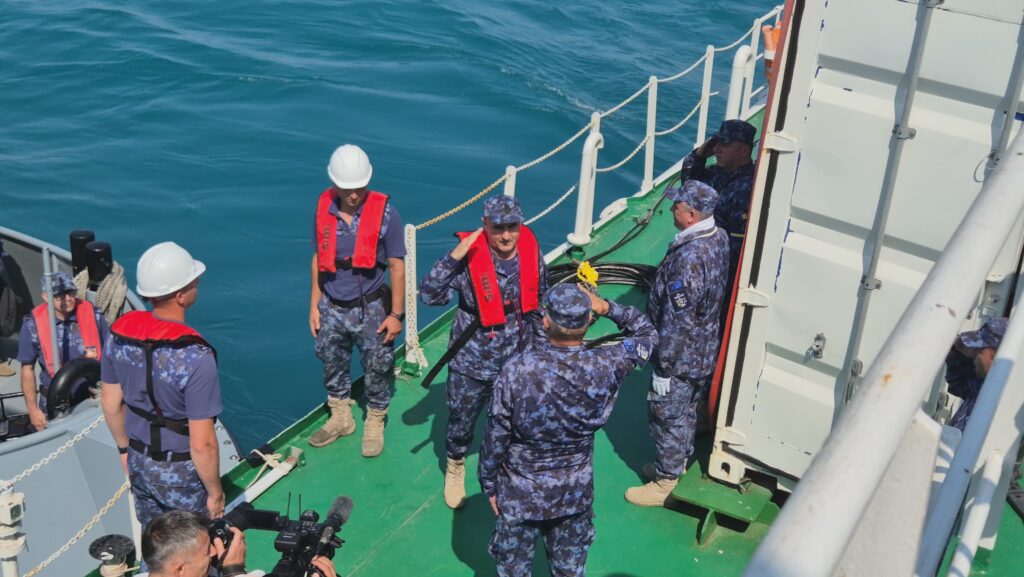 FOTO VIDEO Forțele Navale Române, simulare a unor situații de criză/ Delfinii au făcut spectacol pe mare 17 FOTO VIDEO Forțele Navale Române, simulare a unor situații de criză/ Delfinii au făcut spectacol pe mare 89f5828e efd3 4e9f 9b35 d0db06d1ce9a