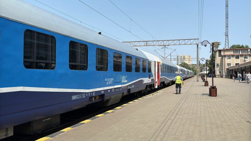 FOTO VIDEO Directorul CFR Călători a venit cu Trenul Soarelui la Constanța/ A fost lansat programul estival UPDATE 22 FOTO VIDEO Directorul CFR Călători a venit cu Trenul Soarelui la Constanța/ A fost lansat programul estival UPDATE 8d24e85a 9b27 4fd1 8ac8 7e85e3a304b4