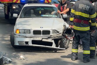 FOTO VIDEO Accident pe bulevardul Ferdinand din Constanța: Un BMW s-a făcut praf 9245ba0b 6257 4ed6 9d67 6e5b32c1dc29