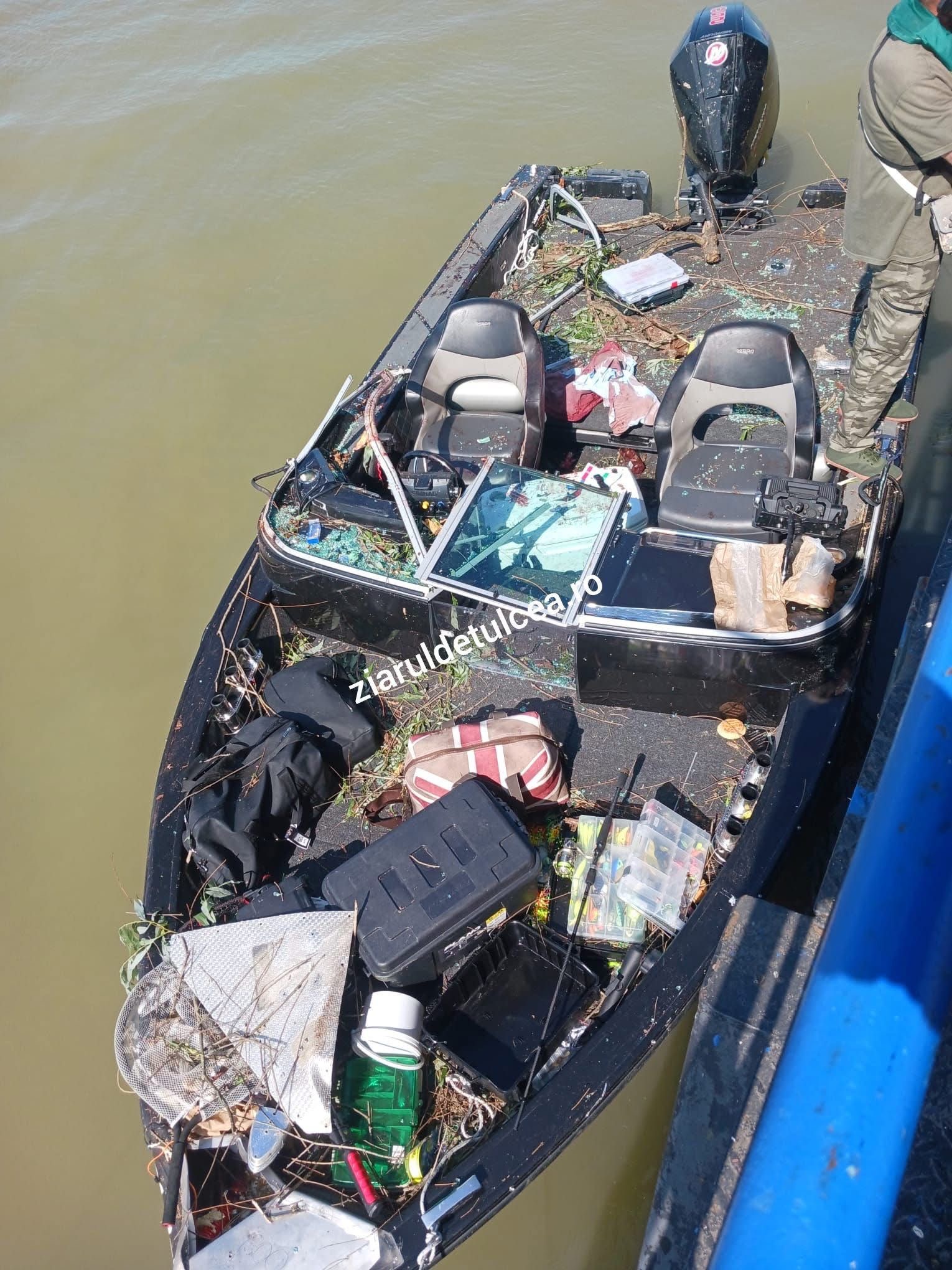FOTO Doi pescari au fost răniți grav după ce barca lor a lovit un capac de pe mal / A intervenit elicopterul SMURD/ Ce spune Garda de Coastă 9345a85e 8e93 4baf b059 10802bc945de