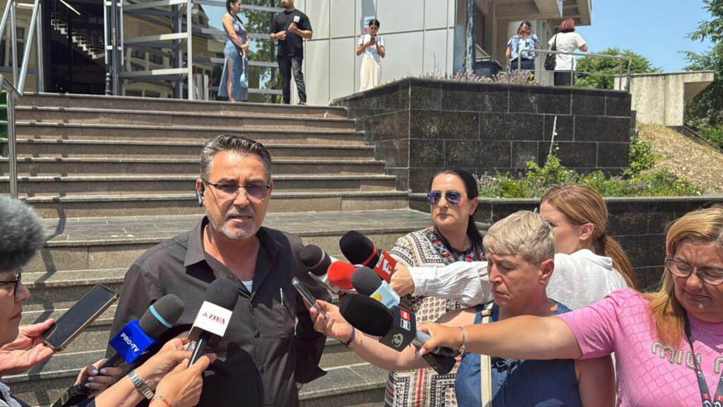 FOTO VIDEO Părinții victimelor lui Vlad Pascu, declarații la ULTIMUL TERMEN în dosarul Vlad Pascu: „Să-și vadă de treaba lui” 4 FOTO VIDEO Părinții victimelor lui Vlad Pascu, declarații la ULTIMUL TERMEN în dosarul Vlad Pascu: „Să-și vadă de treaba lui” 99144c96 7e78 44e1 9b4d 74970242553a